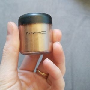 Mac pigments